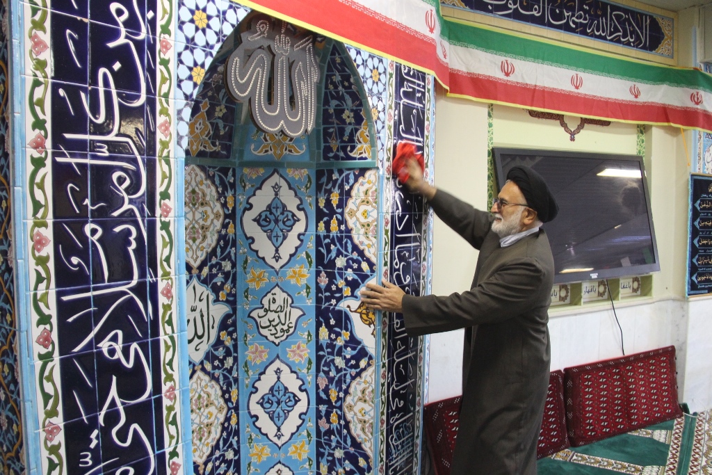 پیچیدن عطر حضور رمضان در فضای معنوی نمازخانه ها؛  آیین غبارروبی کارکنان گاز گلستان درآستانه ماه ضیافت اله   