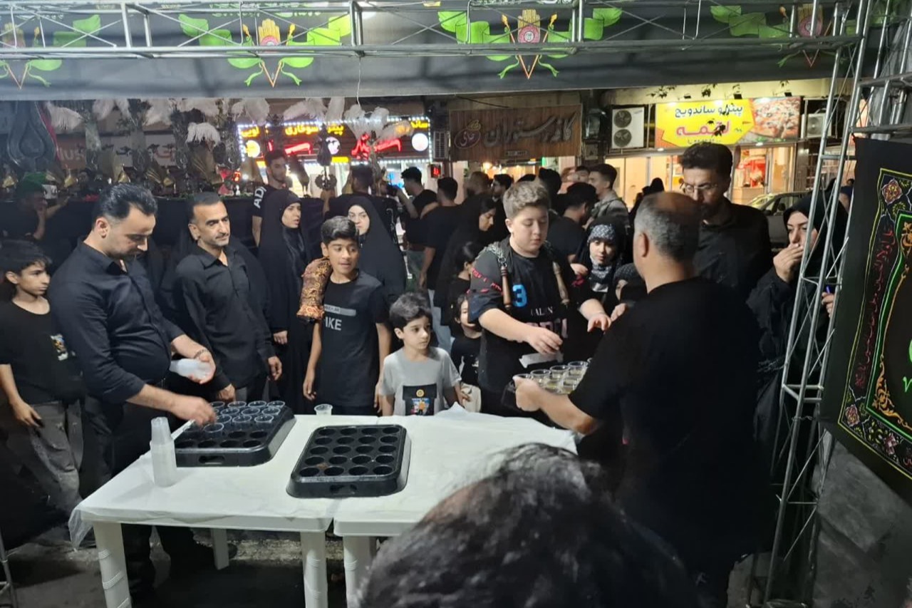 موکب شرکت گاز گلستان خدمت‌رسانی همزمان به عزاداران حسینی و پاسخگویی به سئوالات شهروندان